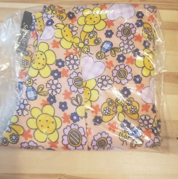 T.D. SCRUBS XL FLOWER/BUTTERFLY/HEART SCRUB/UNIFORM TOP with TAGS - Picture 11 of 15